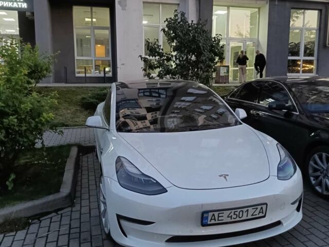 Білий Тесла Модель 3, об'ємом двигуна 0 л та пробігом 87 тис. км за 19500 $, фото 1 на Automoto.ua