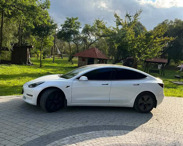 Білий Тесла Модель 3, об'ємом двигуна 0 л та пробігом 235 тис. км за 16700 $, фото 1 на Automoto.ua