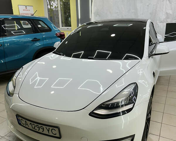 Білий Тесла Модель 3, об'ємом двигуна 0 л та пробігом 83 тис. км за 16500 $, фото 1 на Automoto.ua