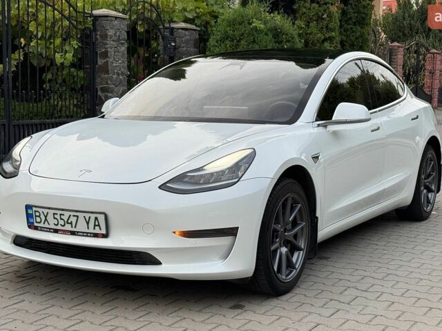 Білий Тесла Модель 3, об'ємом двигуна 0 л та пробігом 122 тис. км за 13950 $, фото 1 на Automoto.ua