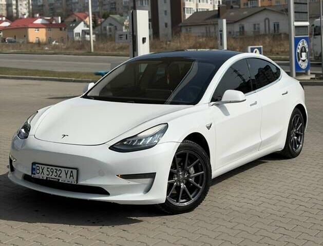 Белый Тесла Модель 3, объемом двигателя 0 л и пробегом 177 тыс. км за 12999 $, фото 1 на Automoto.ua