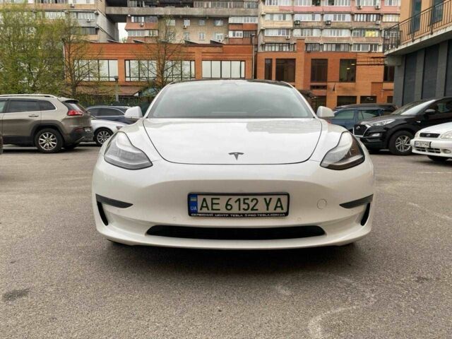 Белый Тесла Модель 3, объемом двигателя 0 л и пробегом 80 тыс. км за 15000 $, фото 1 на Automoto.ua