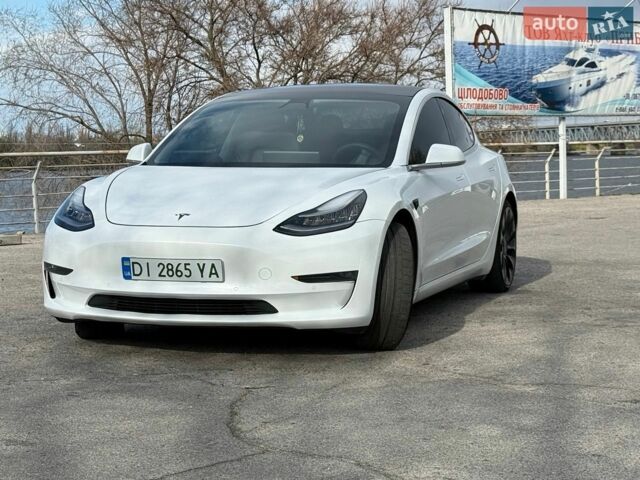 Белый Тесла Модель 3, объемом двигателя 0 л и пробегом 164 тыс. км за 17700 $, фото 1 на Automoto.ua