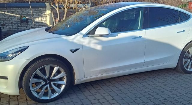 Белый Тесла Модель 3, объемом двигателя 0 л и пробегом 124 тыс. км за 20500 $, фото 1 на Automoto.ua