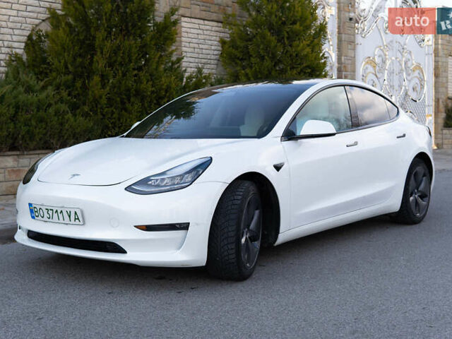 Тесла Модель 3 2019 в Львове на Automoto.ua Белый Тесла Модель 3, объемом двигателя 0 л и пробегом 80 тыс. км за 19900 $, фото 1 на Automoto.ua