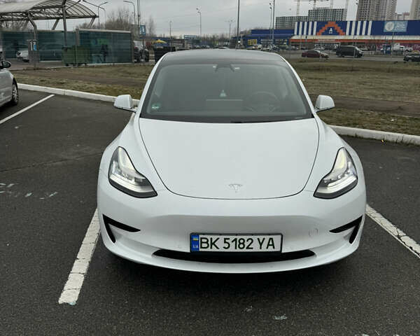 Белый Тесла Модель 3, объемом двигателя 0 л и пробегом 95 тыс. км за 15900 $, фото 1 на Automoto.ua