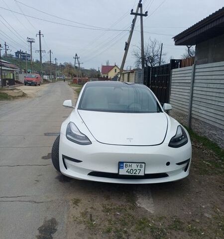 Белый Тесла Модель 3, объемом двигателя 0 л и пробегом 110 тыс. км за 15000 $, фото 1 на Automoto.ua