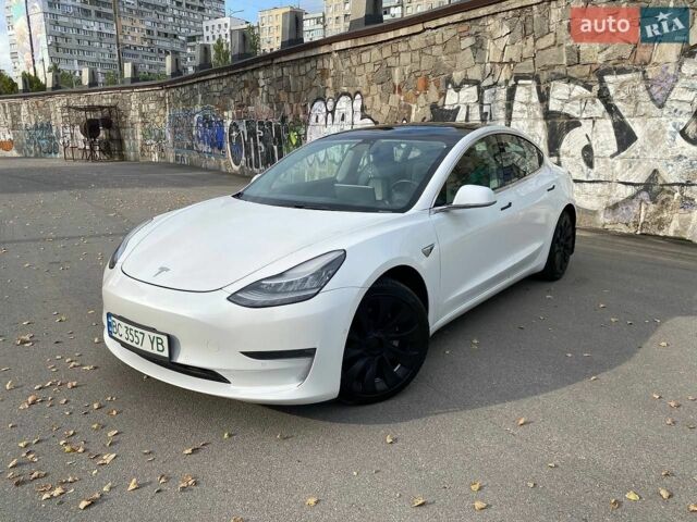 Белый Тесла Модель 3, объемом двигателя 0 л и пробегом 125 тыс. км за 16900 $, фото 1 на Automoto.ua