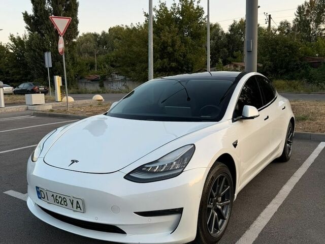 Білий Тесла Модель 3, об'ємом двигуна 0 л та пробігом 126 тис. км за 13400 $, фото 1 на Automoto.ua