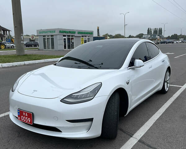 Белый Тесла Модель 3, объемом двигателя 0 л и пробегом 151 тыс. км за 15200 $, фото 1 на Automoto.ua