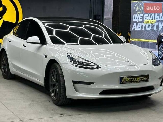 Белый Тесла Модель 3, объемом двигателя 0 л и пробегом 84 тыс. км за 16900 $, фото 1 на Automoto.ua