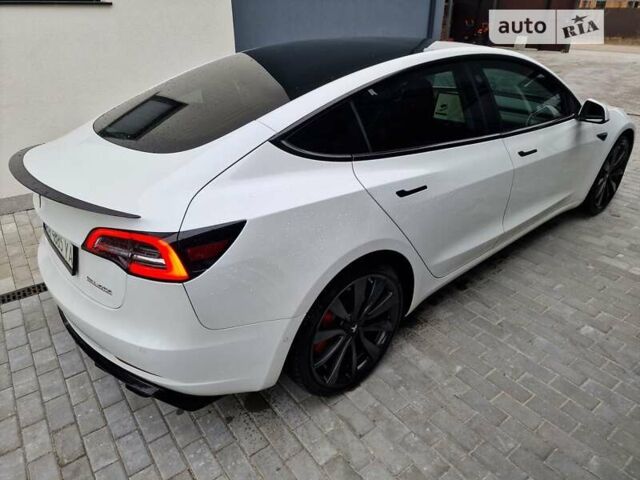 Белый Тесла Модель 3, объемом двигателя 0 л и пробегом 64 тыс. км за 24700 $, фото 1 на Automoto.ua