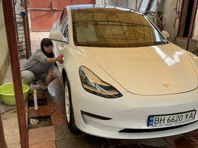 Білий Тесла Модель 3, об'ємом двигуна 0 л та пробігом 150 тис. км за 17989 $, фото 1 на Automoto.ua