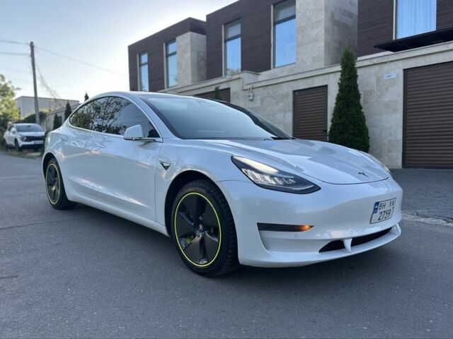 Білий Тесла Модель 3, об'ємом двигуна 0 л та пробігом 111 тис. км за 16700 $, фото 1 на Automoto.ua