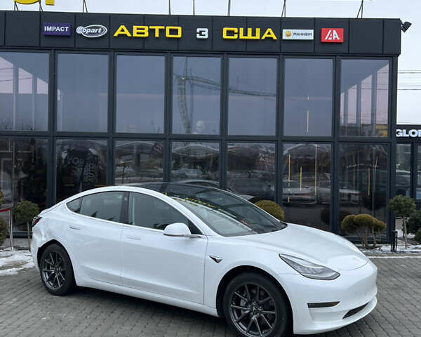 Белый Тесла Модель 3, объемом двигателя 0 л и пробегом 58 тыс. км за 18700 $, фото 1 на Automoto.ua