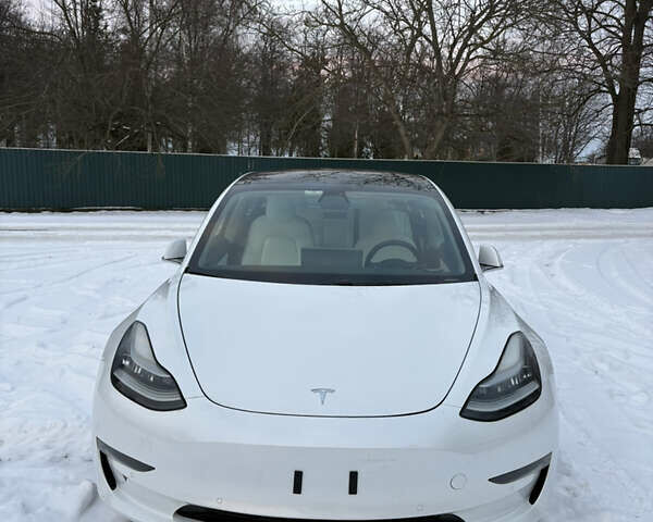 Білий Тесла Модель 3, об'ємом двигуна 0 л та пробігом 96 тис. км за 19000 $, фото 1 на Automoto.ua