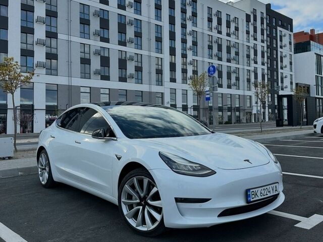 Белый Тесла Модель 3, объемом двигателя 0 л и пробегом 96 тыс. км за 15900 $, фото 1 на Automoto.ua