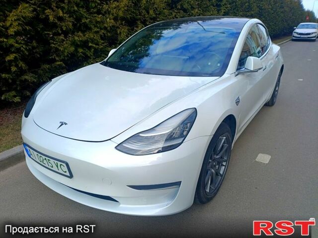 Білий Тесла Модель 3, об'ємом двигуна 0.18 л та пробігом 105 тис. км за 15500 $, фото 1 на Automoto.ua