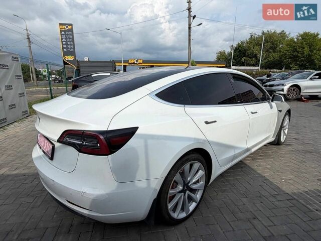 Білий Тесла Модель 3, об'ємом двигуна 0 л та пробігом 233 тис. км за 11600 $, фото 1 на Automoto.ua