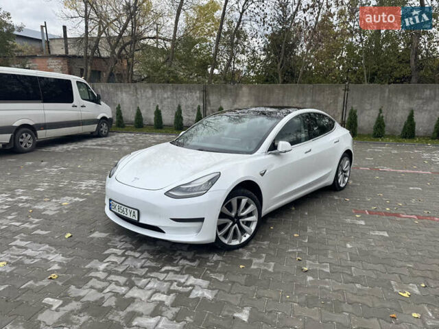 Белый Тесла Модель 3, объемом двигателя 0 л и пробегом 150 тыс. км за 15500 $, фото 1 на Automoto.ua