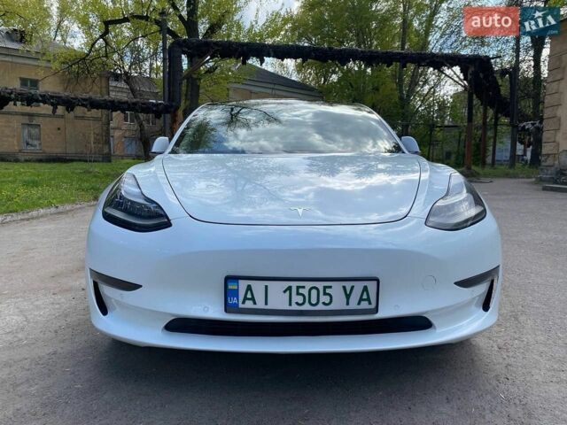 Белый Тесла Модель 3, объемом двигателя 0 л и пробегом 85 тыс. км за 14900 $, фото 1 на Automoto.ua