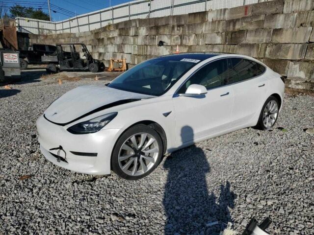 Белый Тесла Модель 3, объемом двигателя 0 л и пробегом 120 тыс. км за 3000 $, фото 1 на Automoto.ua