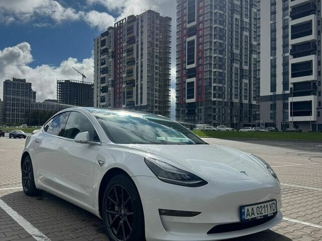 Білий Тесла Модель 3, об'ємом двигуна 0 л та пробігом 100 тис. км за 17600 $, фото 1 на Automoto.ua