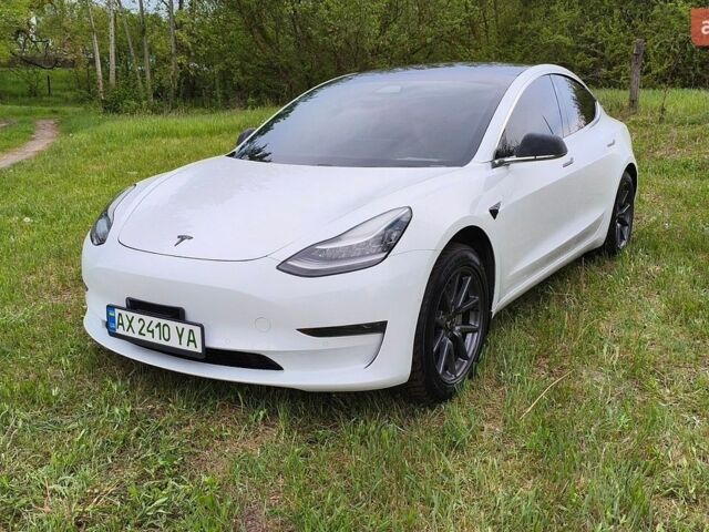 Білий Тесла Модель 3, об'ємом двигуна 0 л та пробігом 122 тис. км за 15300 $, фото 1 на Automoto.ua