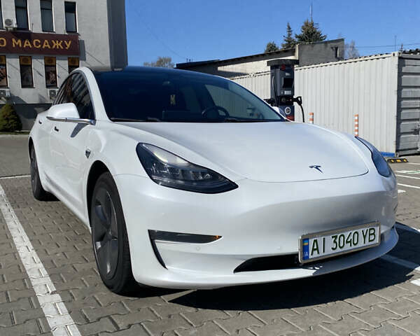 Белый Тесла Модель 3, объемом двигателя 0 л и пробегом 117 тыс. км за 21900 $, фото 1 на Automoto.ua