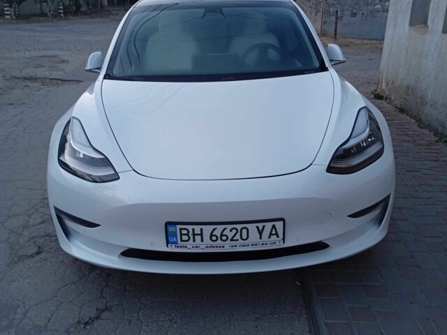 Белый Тесла Модель 3, объемом двигателя 0 л и пробегом 150 тыс. км за 21000 $, фото 1 на Automoto.ua