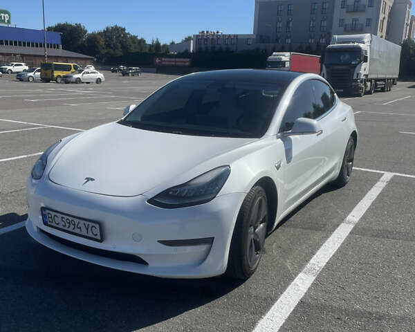 Білий Тесла Модель 3, об'ємом двигуна 0 л та пробігом 106 тис. км за 17900 $, фото 1 на Automoto.ua