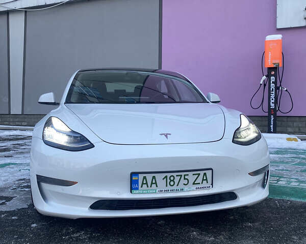 Белый Тесла Модель 3, объемом двигателя 0 л и пробегом 32 тыс. км за 32800 $, фото 1 на Automoto.ua