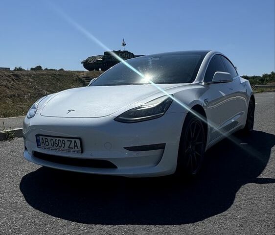 Білий Тесла Модель 3, об'ємом двигуна 0 л та пробігом 146 тис. км за 18483 $, фото 1 на Automoto.ua