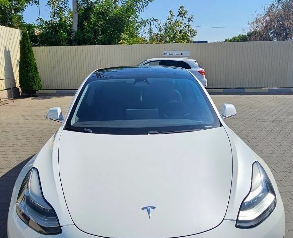 Белый Тесла Модель 3, объемом двигателя 0 л и пробегом 94 тыс. км за 16000 $, фото 1 на Automoto.ua