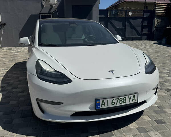Білий Тесла Модель 3, об'ємом двигуна 0 л та пробігом 67 тис. км за 14800 $, фото 1 на Automoto.ua
