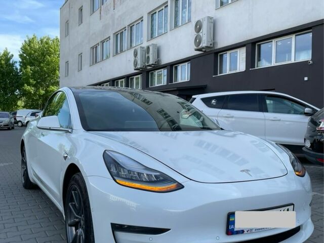 Білий Тесла Модель 3, об'ємом двигуна 0 л та пробігом 66 тис. км за 15900 $, фото 1 на Automoto.ua