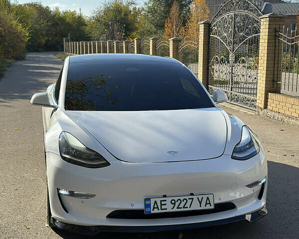 Белый Тесла Модель 3, объемом двигателя 0 л и пробегом 114 тыс. км за 16000 $, фото 1 на Automoto.ua