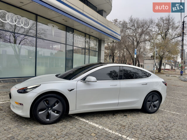 Белый Тесла Модель 3, объемом двигателя 0 л и пробегом 50 тыс. км за 23300 $, фото 1 на Automoto.ua