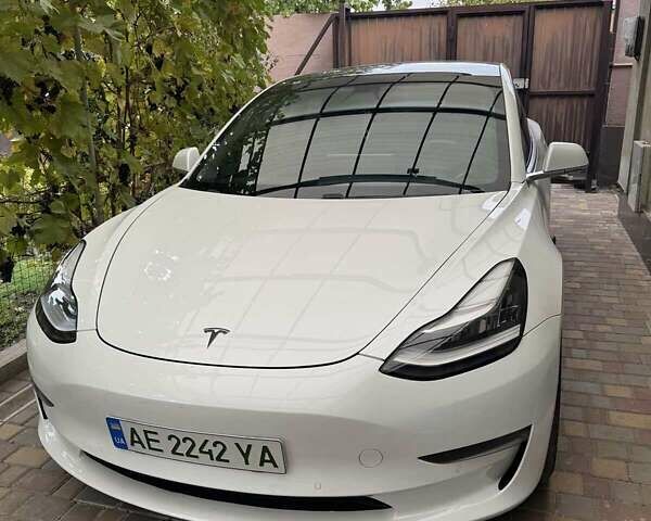 Тесла Модель 3 2019 у Дніпро (Дніпропетровську) на Automoto.ua Білий Тесла Модель 3, об'ємом двигуна 0 л та пробігом 164 тис. км за 20500 $, фото 1 на Automoto.ua