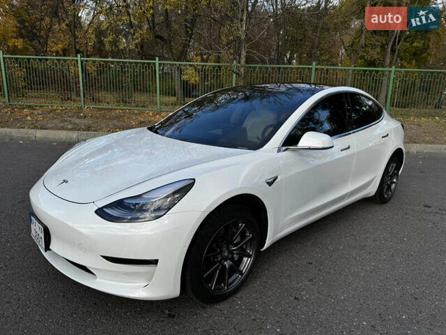 Белый Тесла Модель 3, объемом двигателя 0 л и пробегом 103 тыс. км за 23500 $, фото 1 на Automoto.ua