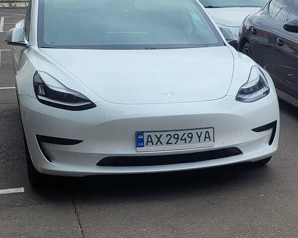 Белый Тесла Модель 3, объемом двигателя 0 л и пробегом 128 тыс. км за 18000 $, фото 1 на Automoto.ua