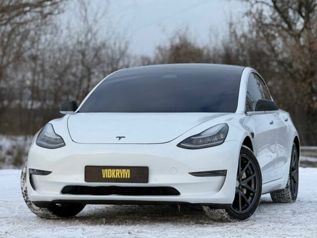 Білий Тесла Модель 3, об'ємом двигуна 0 л та пробігом 190 тис. км за 15950 $, фото 1 на Automoto.ua