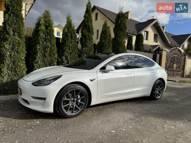 Білий Тесла Модель 3, об'ємом двигуна 0 л та пробігом 145 тис. км за 16900 $, фото 1 на Automoto.ua