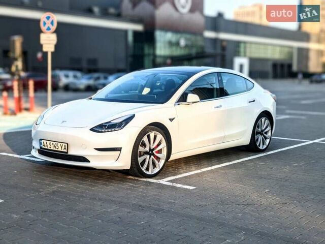 Белый Тесла Модель 3, объемом двигателя 0 л и пробегом 101 тыс. км за 23500 $, фото 1 на Automoto.ua