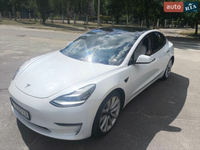 Белый Тесла Модель 3, объемом двигателя 0 л и пробегом 99 тыс. км за 17000 $, фото 1 на Automoto.ua