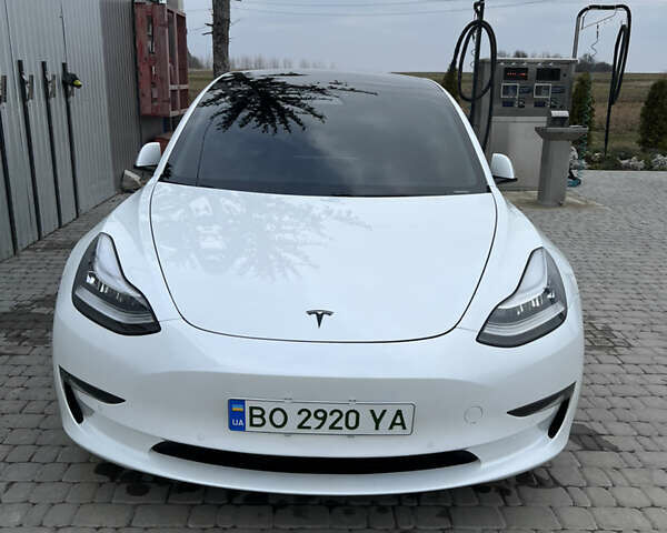 Белый Тесла Модель 3, объемом двигателя 0 л и пробегом 92 тыс. км за 20700 $, фото 1 на Automoto.ua