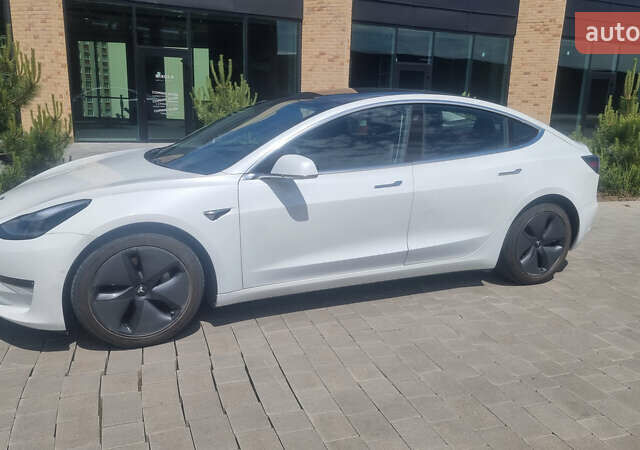 Тесла Модель 3 2019 у Хмельницькому на Automoto.ua Білий Тесла Модель 3, об'ємом двигуна 0 л та пробігом 55 тис. км за 20000 $, фото 1 на Automoto.ua