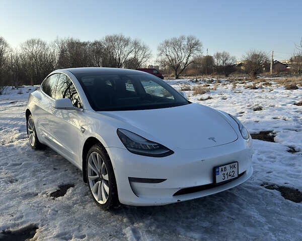 Белый Тесла Модель 3, объемом двигателя 0 л и пробегом 95 тыс. км за 15000 $, фото 1 на Automoto.ua