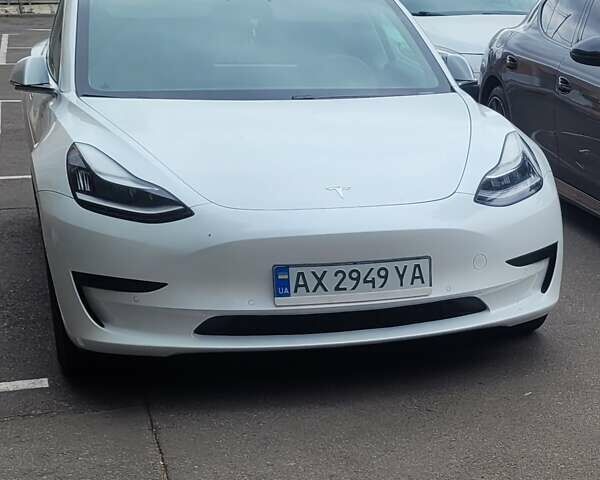 Білий Тесла Модель 3, об'ємом двигуна 0 л та пробігом 110 тис. км за 20000 $, фото 1 на Automoto.ua