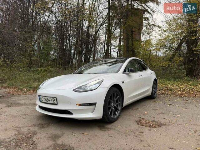 Белый Тесла Модель 3, объемом двигателя 0 л и пробегом 200 тыс. км за 18000 $, фото 1 на Automoto.ua